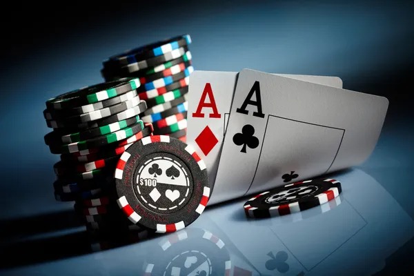gang303 platform interface showing football leagues, live-dealer tables, and slot games